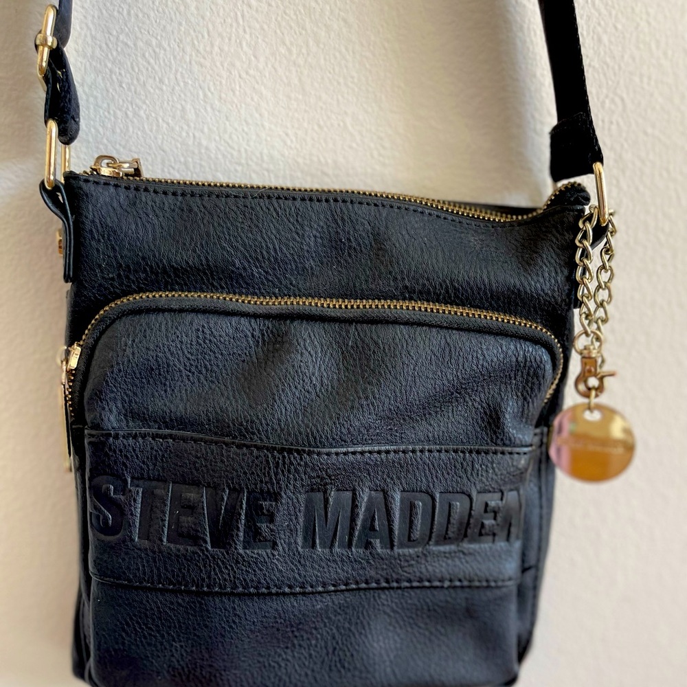 STEVE MADDEN BLACK CROSS OVER PURSE